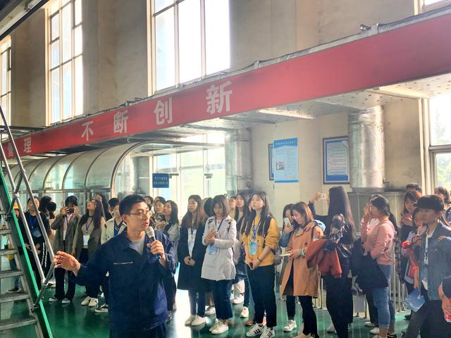 裙底偷拍
历文学院文管系2019毕业实习拉开序幕