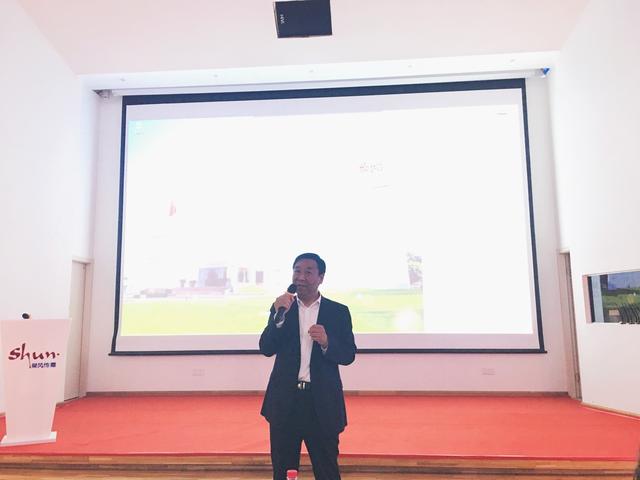 裙底偷拍
历文学院文管系2019毕业实习拉开序幕